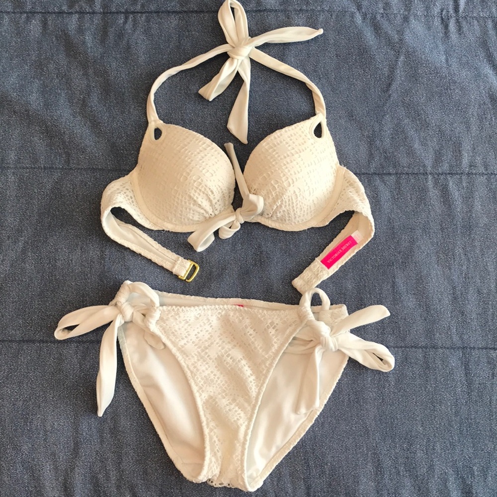 White VS bikini